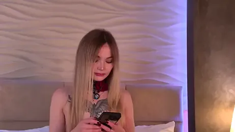 AriWild webcam model stream image