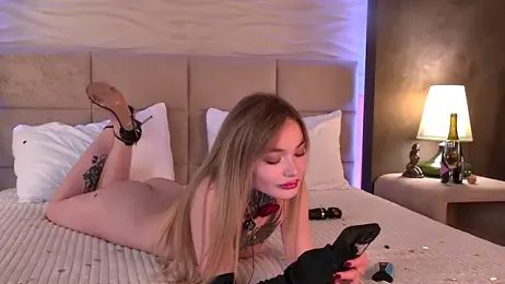 AriWild webcam model stream image