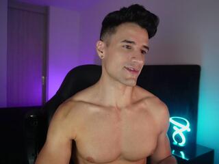 Tom Heaton webcam model stream image