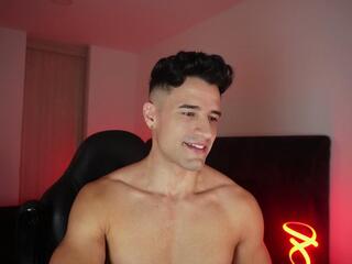 Tom Heaton webcam model stream image