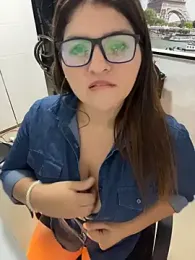 RosaliaVicky webcam model stream image