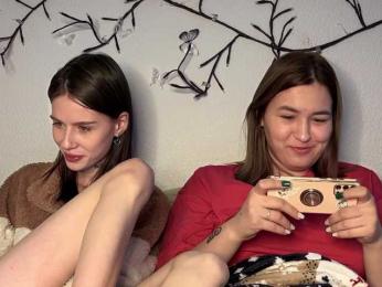 _Two_Chicks_ webcam model stream image