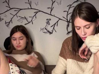 _Two_Chicks_ webcam model stream image