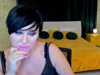 KiraTempt webcam model stream image