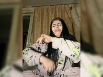 NanaDaizy webcam model stream image