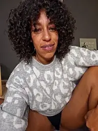 Goldenlace webcam model stream image