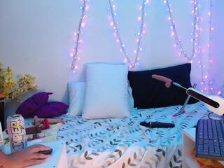 Nicol Love webcam model stream image