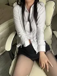 EmyNg webcam model stream image