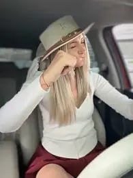 Crazy-Rosa webcam model stream image