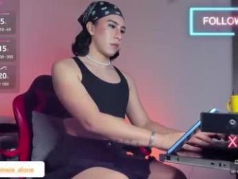 alonehazel webcam model stream image