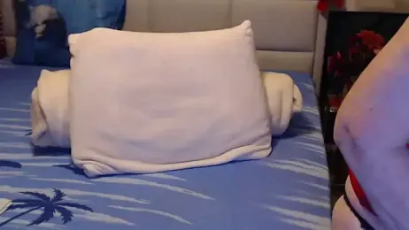 HappyWomanOn webcam model stream image