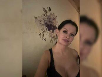 RoyalBreasts webcam model stream image