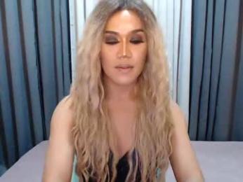 xhugejerkingtransx webcam model stream image