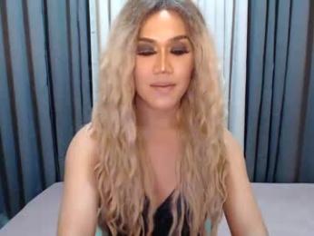 xhugejerkingtransx webcam model stream image