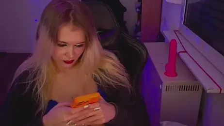 OfflineLizzy webcam model stream image