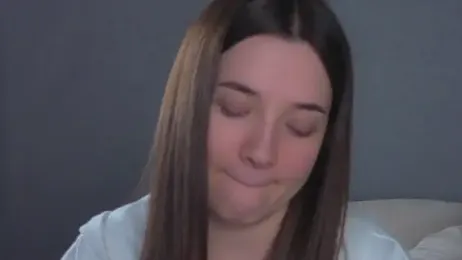 LowOncoming webcam model stream image