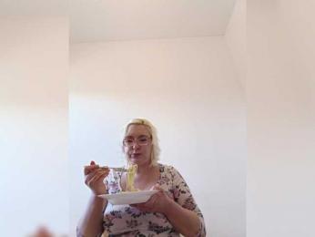 Vika211 webcam model stream image