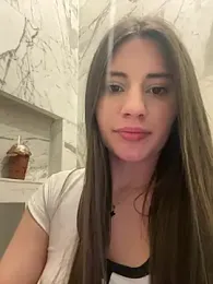 Isabella21_ webcam model stream image