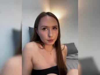 PLEELUS webcam model stream image