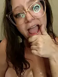 NaughtyInGlasses webcam model stream image