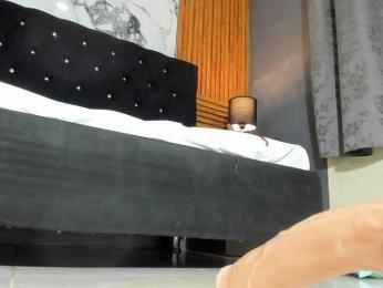 LittleKloe webcam model stream image