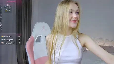 KumiKruz webcam stripchat model stream image