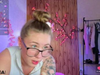 Elsiee-Cuttiess webcam bongacams model stream image