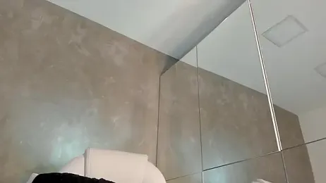 dylan_cross_ webcam model stream image