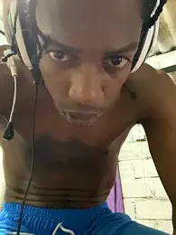 Larry-n-clouds webcam stripchat model stream image