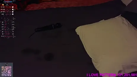 Hollara_Bangg webcam model stream image