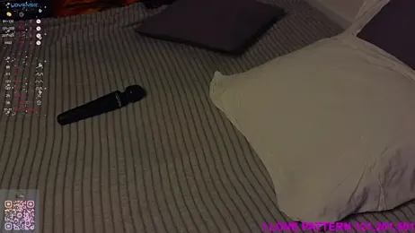 Hollara_Bangg webcam model stream image