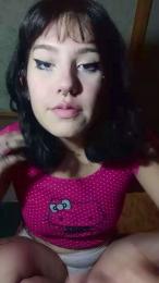 C1nn6m0n webcam model stream image