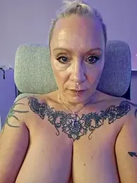 JaninaSecrets_ webcam model stream image