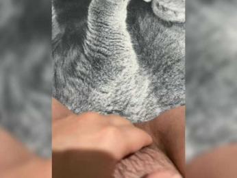 Shalunya1813 webcam model stream image