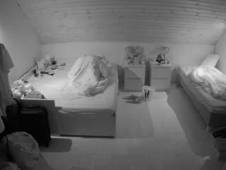 voyeurcam-julmodels-greybed-3 webcam model stream image