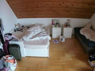 voyeurcam-julmodels-greybed-3 webcam model stream image