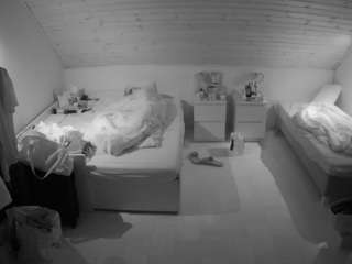 voyeurcam-julmodels-greybed-3 webcam model stream image