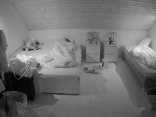 voyeurcam-julmodels-greybed-3 webcam model stream image