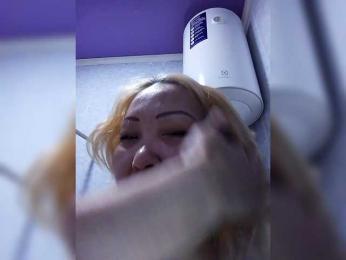 QWEENTIS webcam model stream image