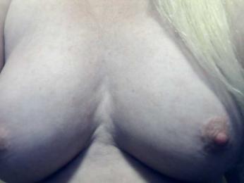 Lilia103 webcam model stream image