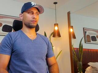 Tyler Brownn webcam model stream image