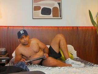 Tyler Brownn webcam model stream image