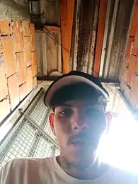 eu_poseison webcam model stream image