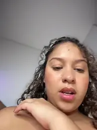 Shara_dreams webcam model stream image