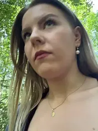 LaraBlond webcam model stream image