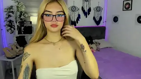 AlexandraMooree webcam model stream image