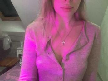 Sweet-Melodie webcam model stream image