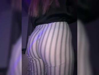 LollaDolly webcam model stream image