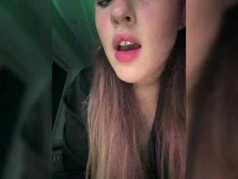 LollaDolly webcam model stream image