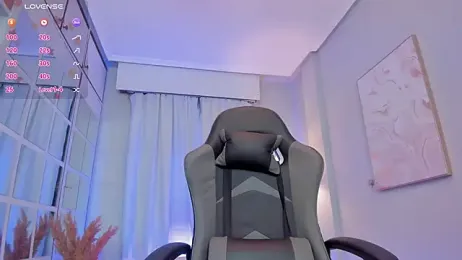 LeahJones_ webcam stripchat model stream image